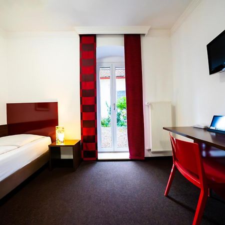 Hotel Bergbauer Mit Late-Self-Check-In Neuburg an Der Donau Luaran gambar